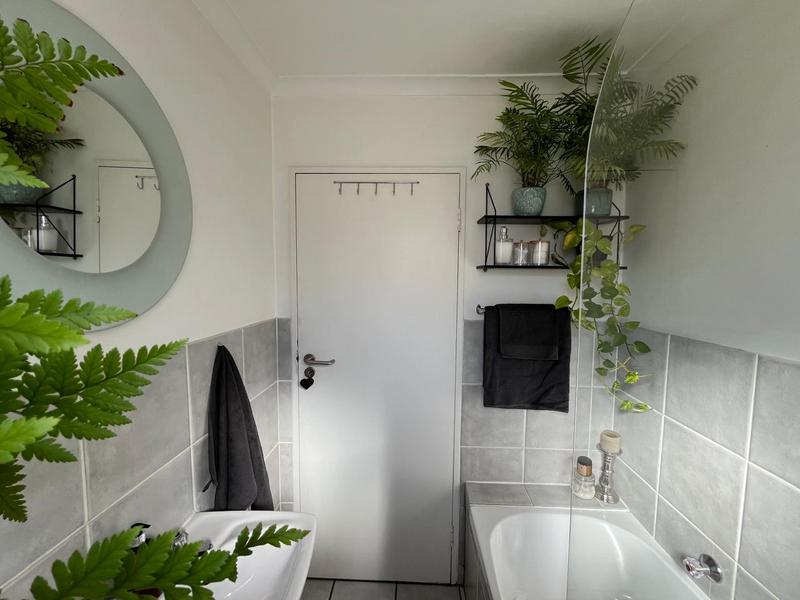 2 Bedroom Property for Sale in Vredehoek Western Cape